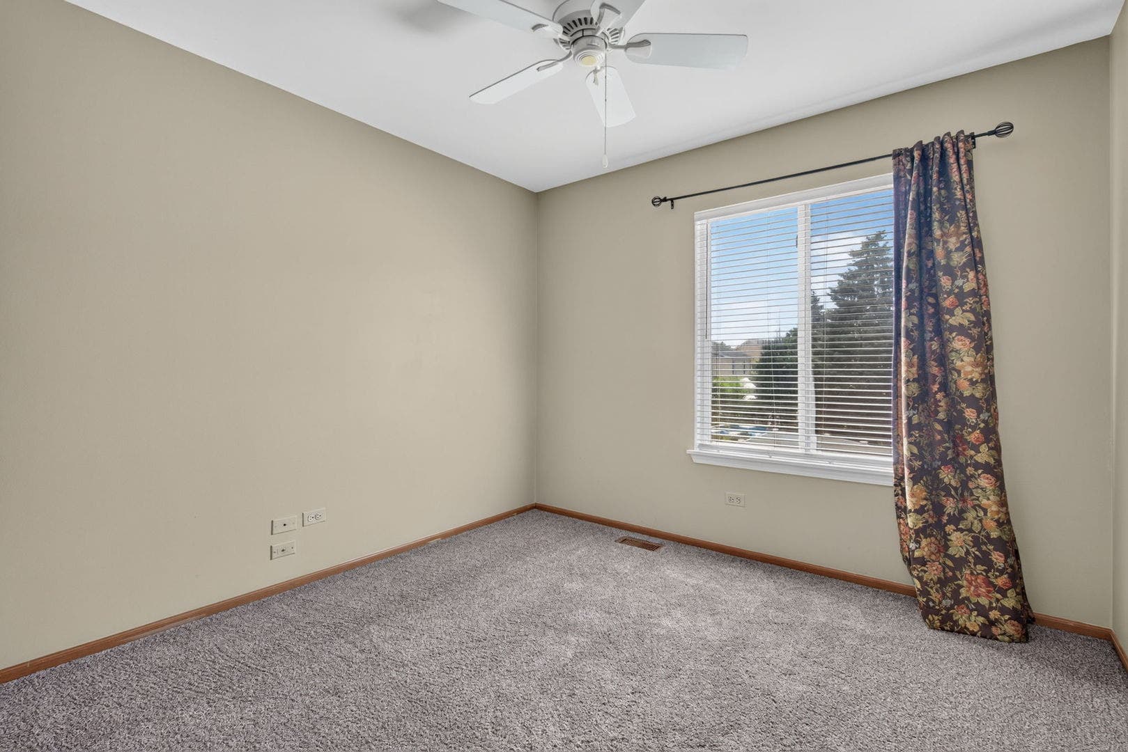 667 Harvest Drive, Bolingbrook, IL 60490 667 Harvest Drive, Bolingbrook, IL 60490