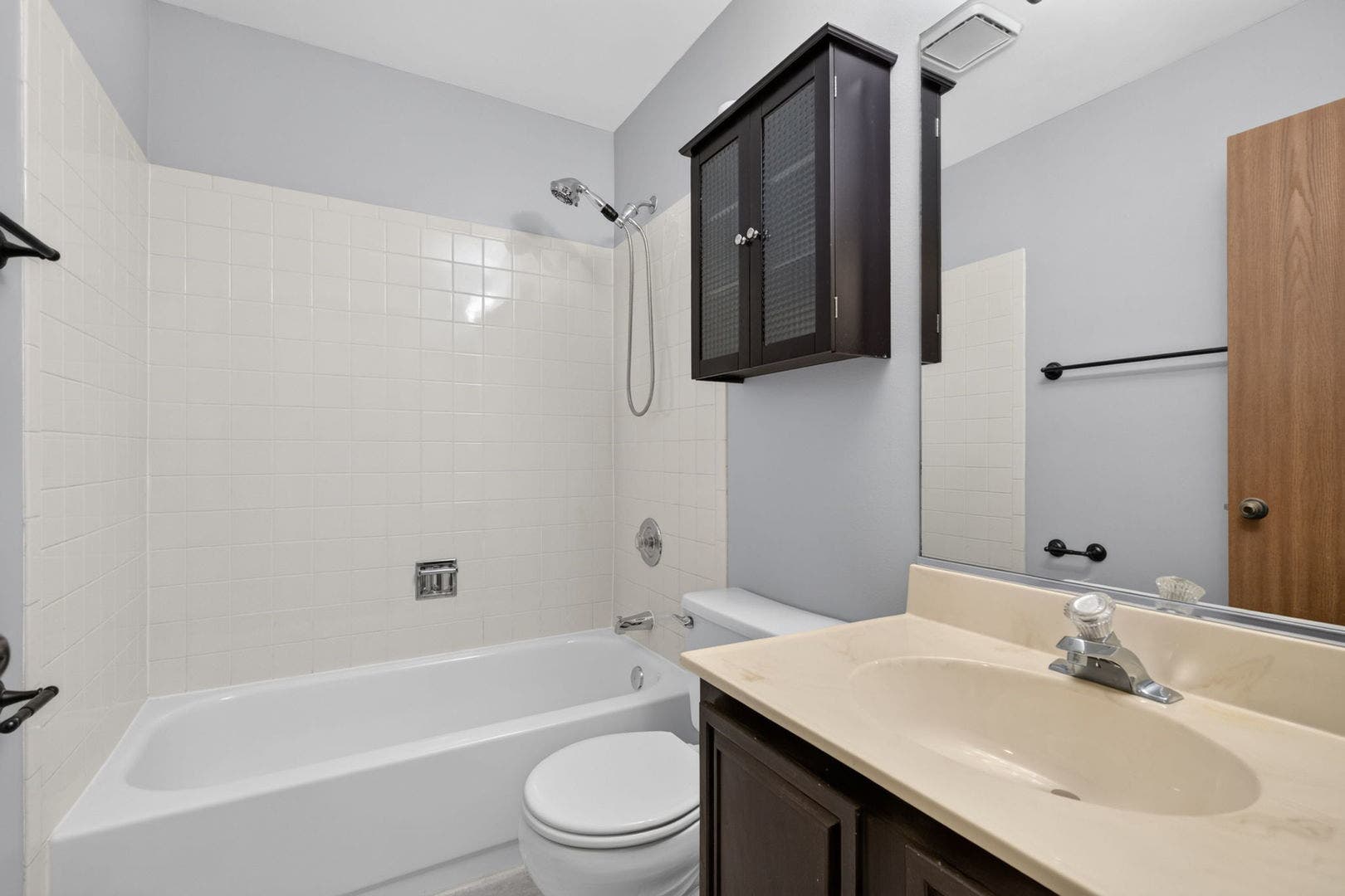 667 Harvest Drive, Bolingbrook, IL 60490 667 Harvest Drive, Bolingbrook, IL 60490