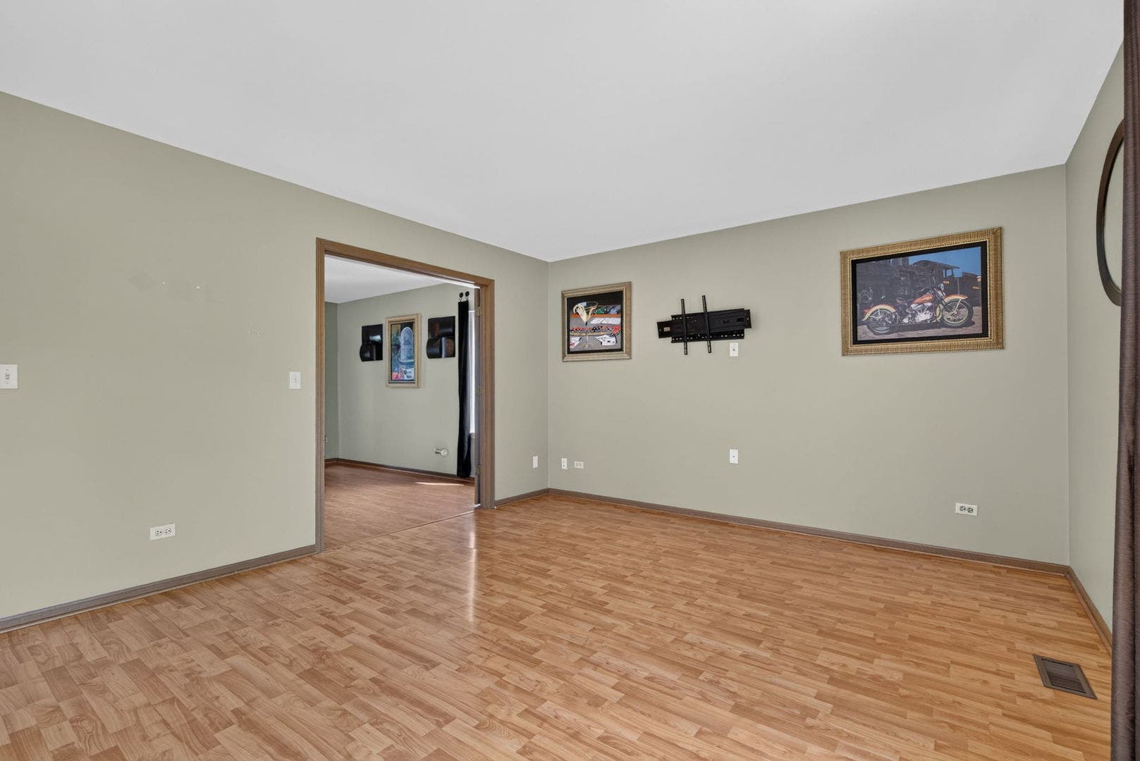 667 Harvest Drive, Bolingbrook, IL 60490 667 Harvest Drive, Bolingbrook, IL 60490