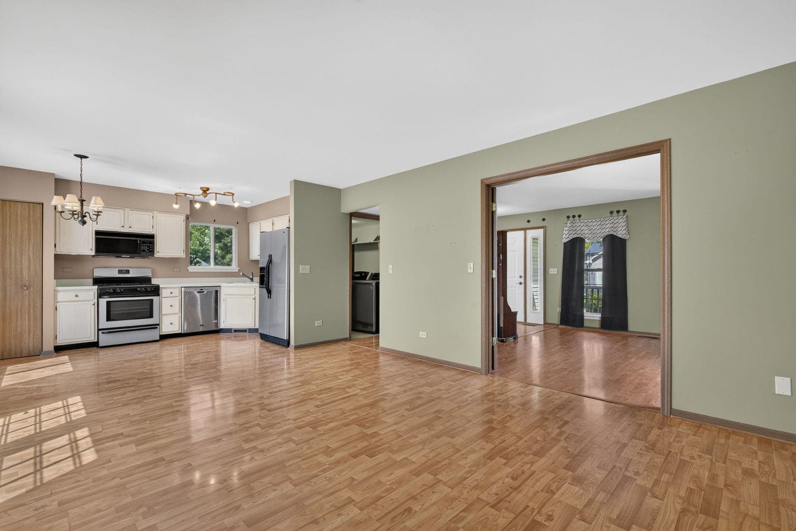 667 Harvest Drive, Bolingbrook, IL 60490 667 Harvest Drive, Bolingbrook, IL 60490