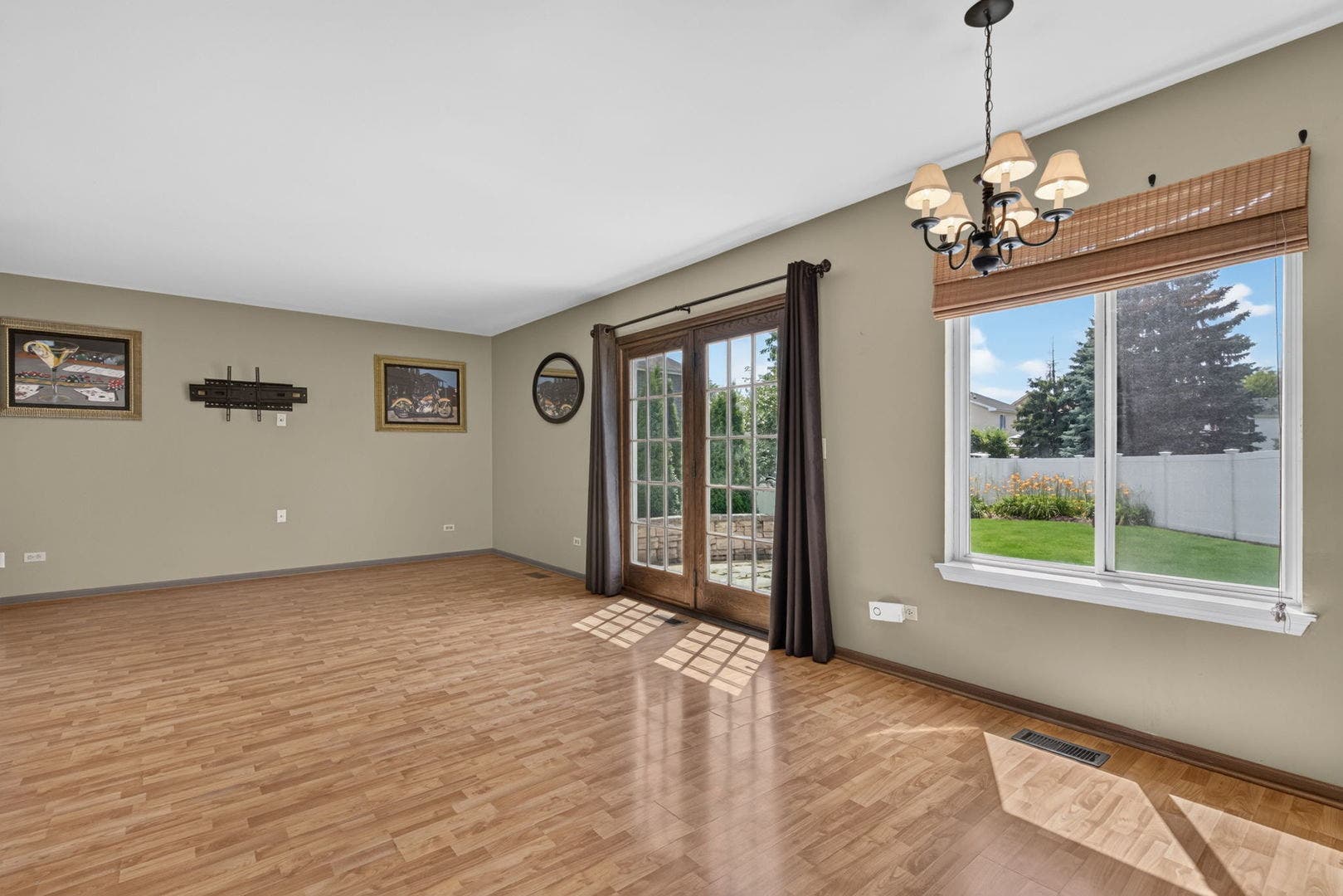667 Harvest Drive, Bolingbrook, IL 60490 667 Harvest Drive, Bolingbrook, IL 60490