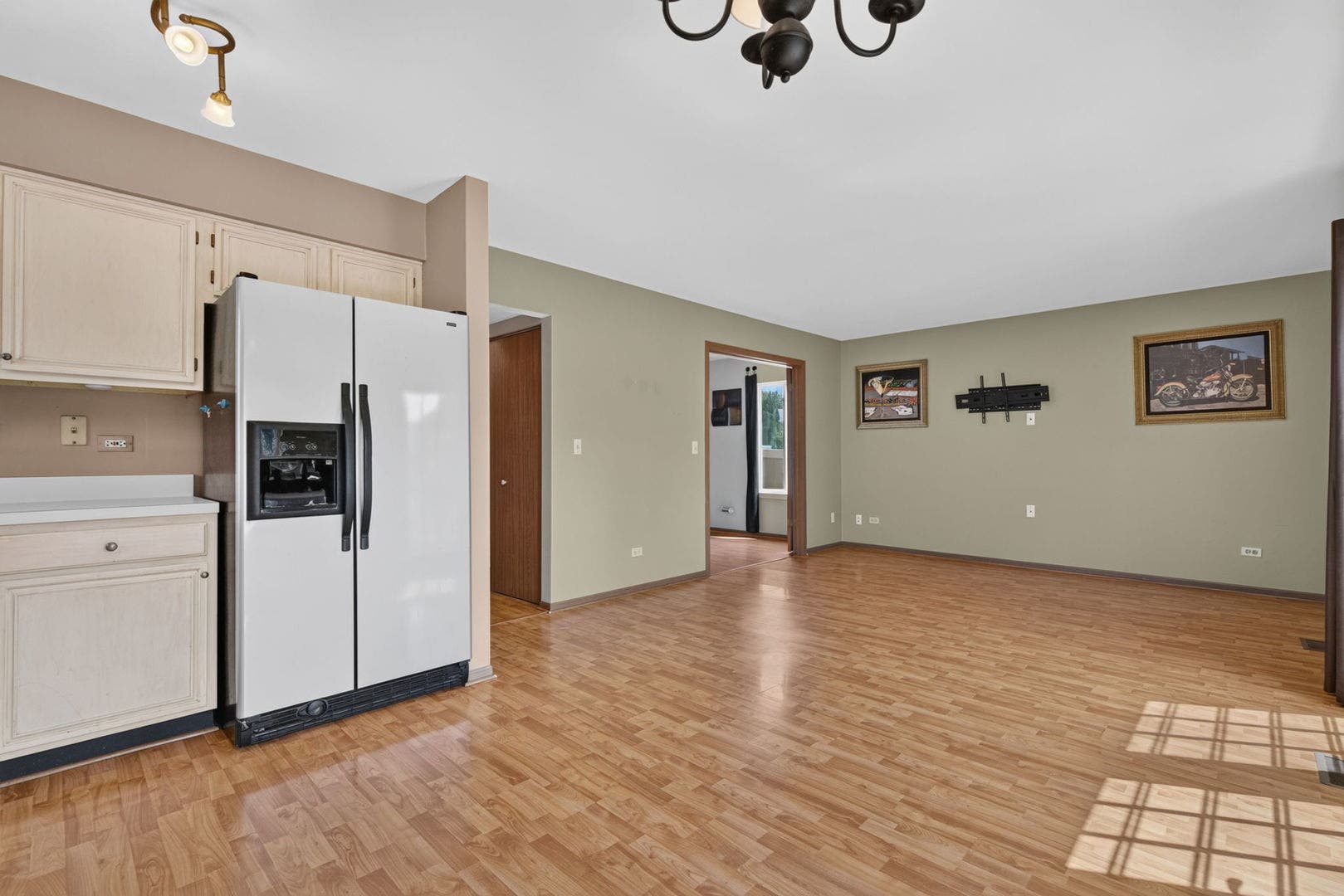 667 Harvest Drive, Bolingbrook, IL 60490 667 Harvest Drive, Bolingbrook, IL 60490