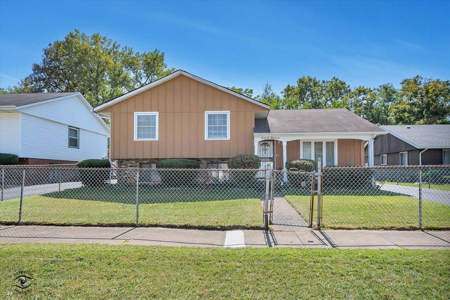 Property photo for 3257 Magnolia Drive, Markham, IL