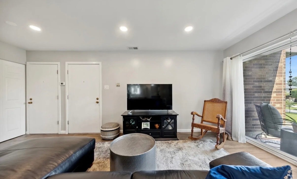 14949 Lakeview Drive, #101, Orland Park, IL 60462