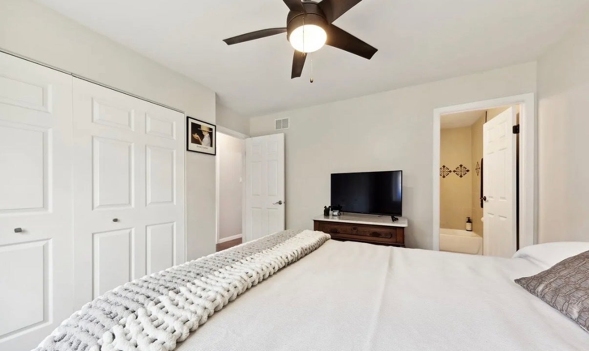 14949 Lakeview Drive, #101, Orland Park, IL 60462