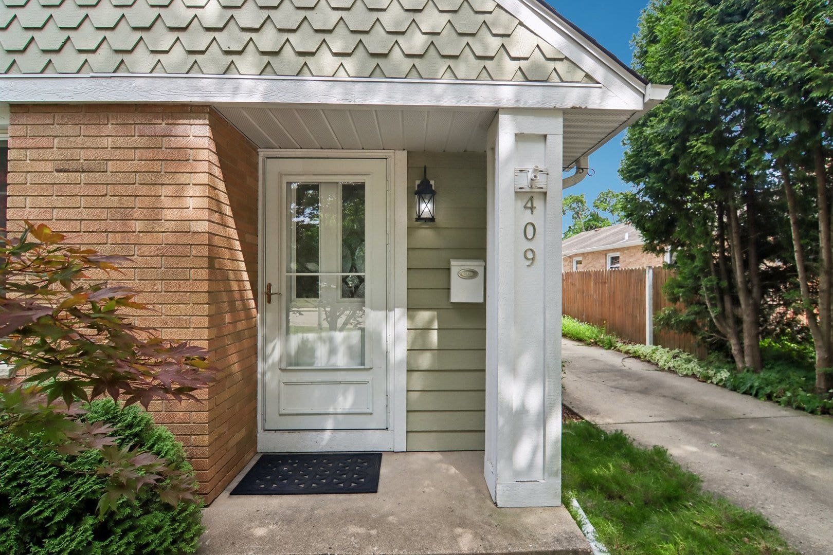 409 Hubbard Avenue, Elgin, IL 60123