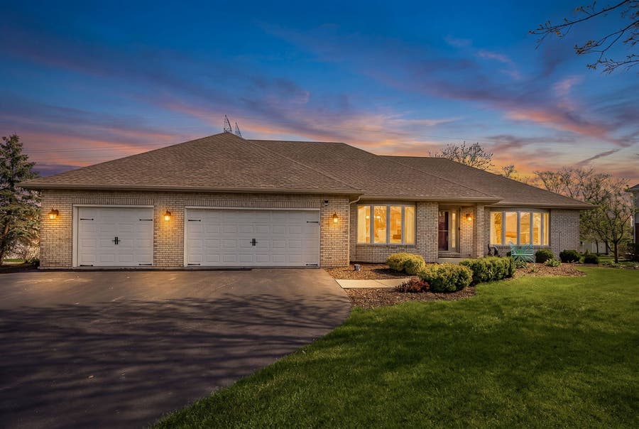 Property photo for 13201 Meadow Hill Lane, Lemont, IL