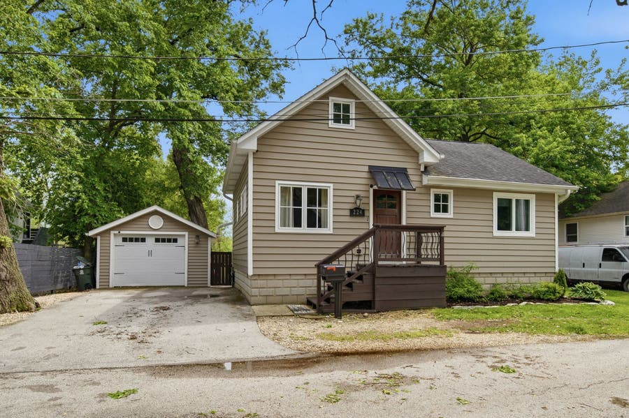 Property photo for 224 Oak Street, New Lenox, IL