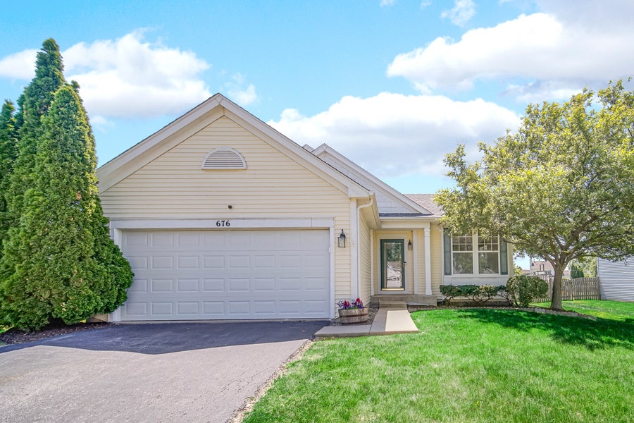 Property photo for 676 Hamilton Lane, North Aurora, IL