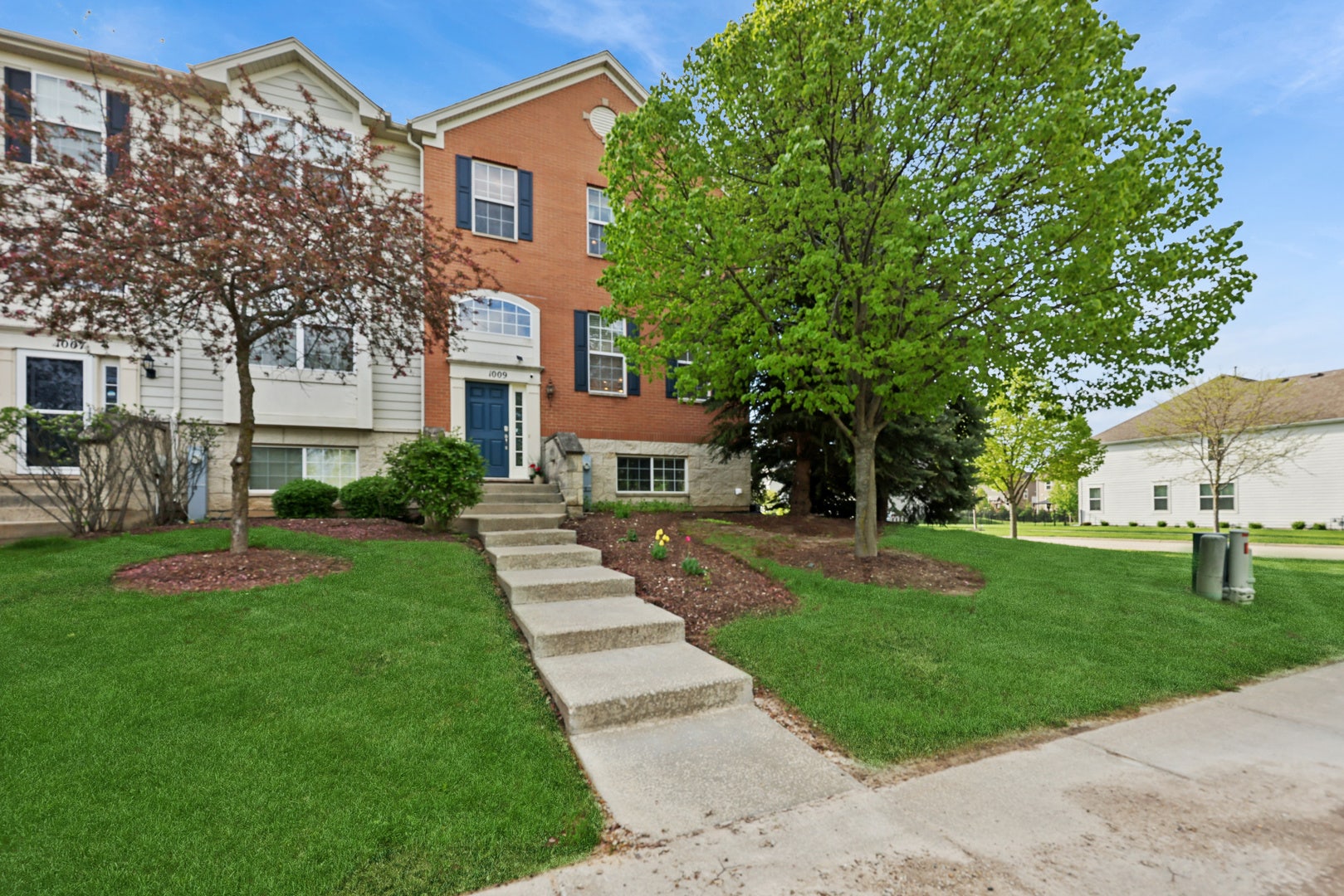1009 Alberta Road, Elgin, IL 60124 1009 Alberta Road, Elgin, IL 60124