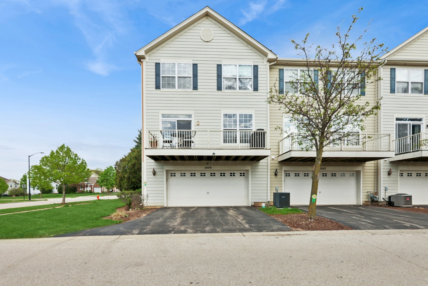 1009 Alberta Road, Elgin, IL 60124 1009 Alberta Road, Elgin, IL 60124
