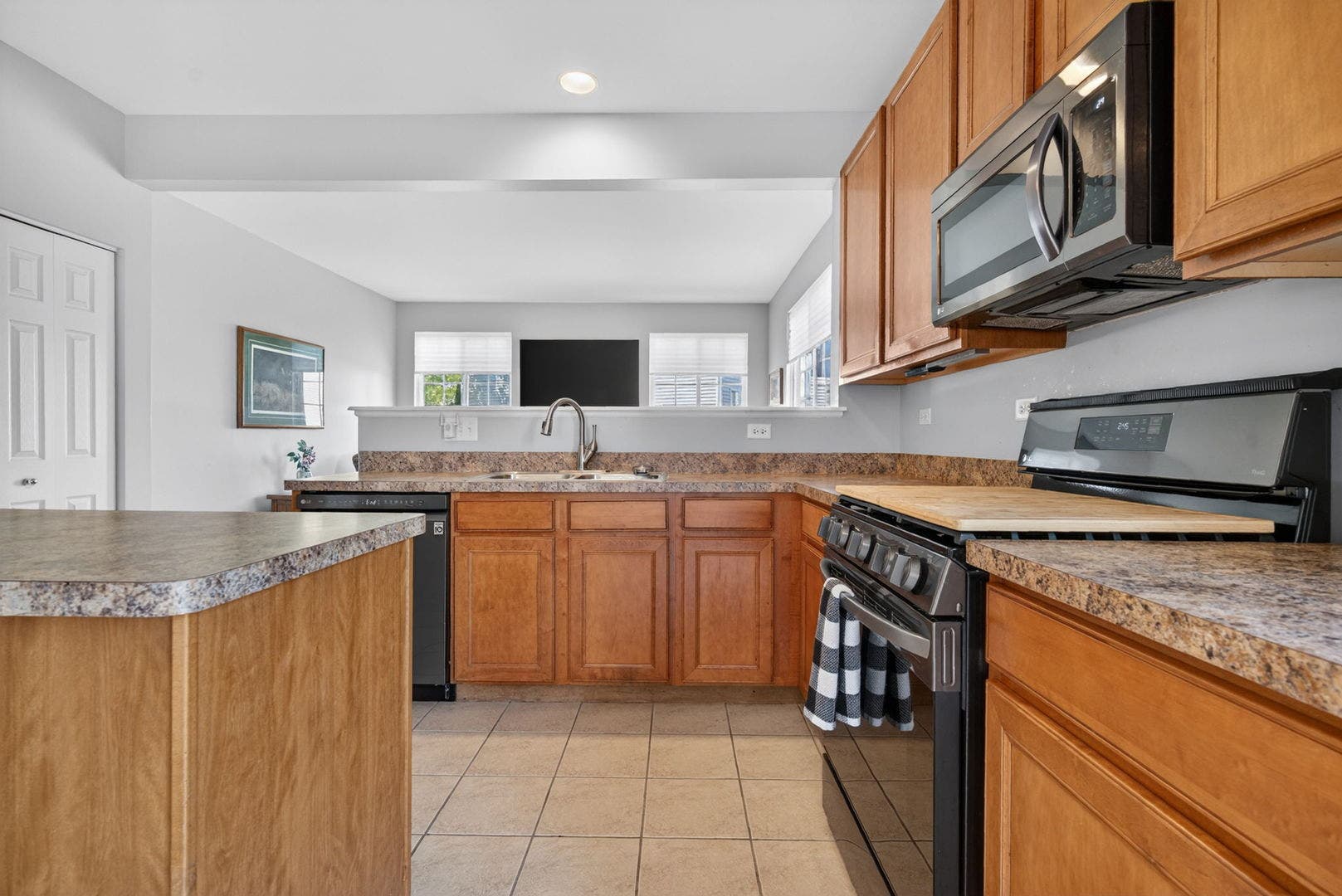 704 Camden Drive, Minooka, IL 60447 704 Camden Drive, Minooka, IL 60447