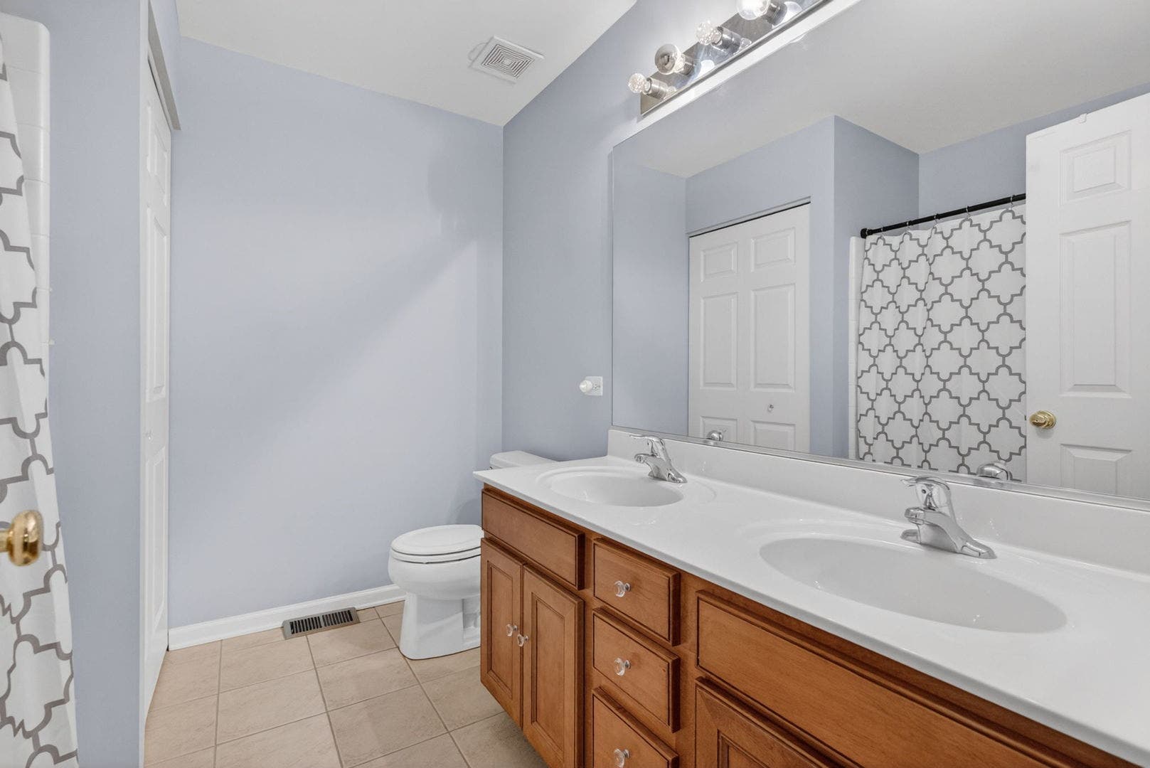 704 Camden Drive, Minooka, IL 60447 704 Camden Drive, Minooka, IL 60447