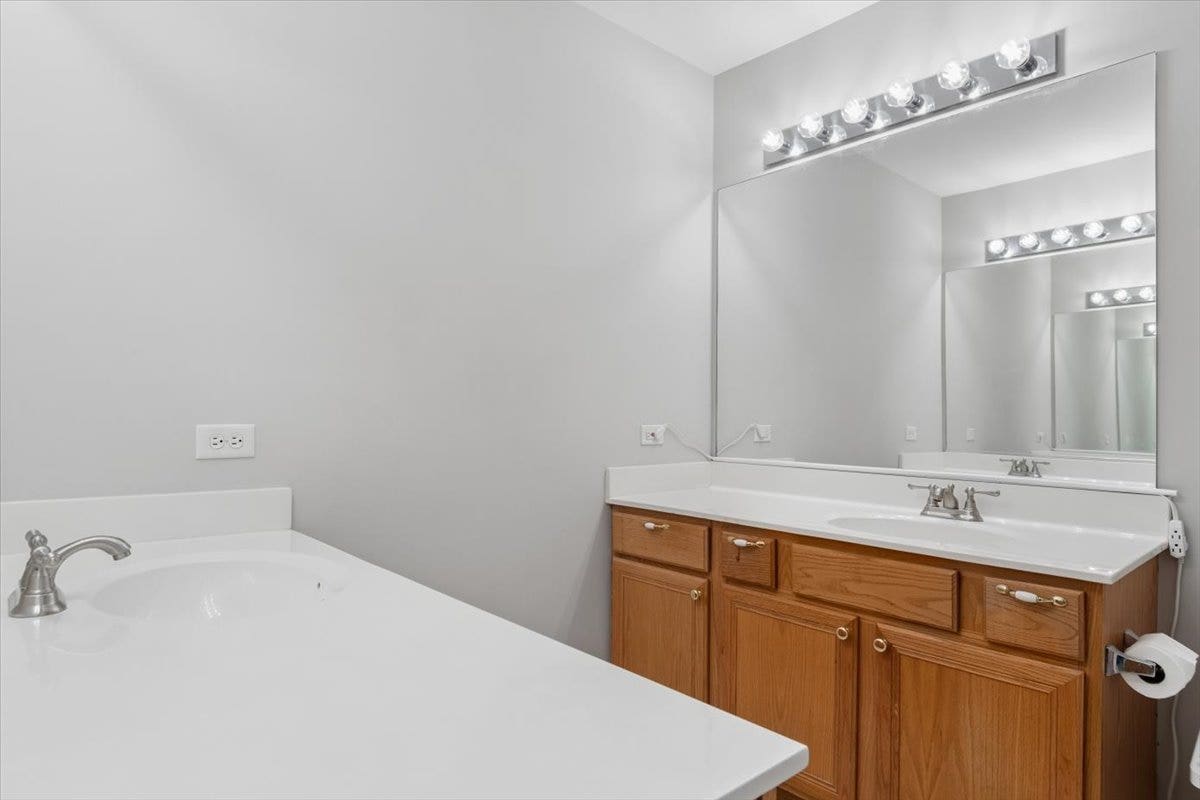 19 Lily Court, #19, Bolingbrook, IL 60440