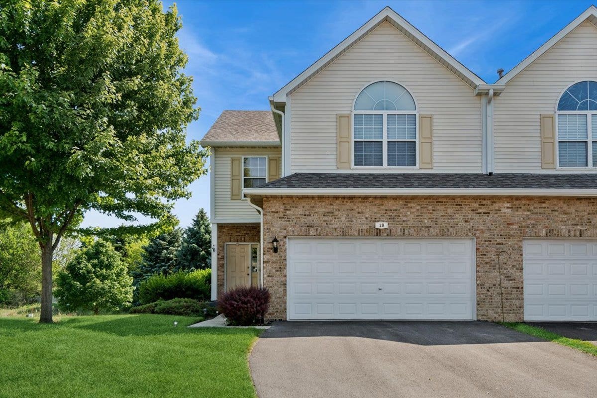 19 Lily Court, #19, Bolingbrook, IL 60440