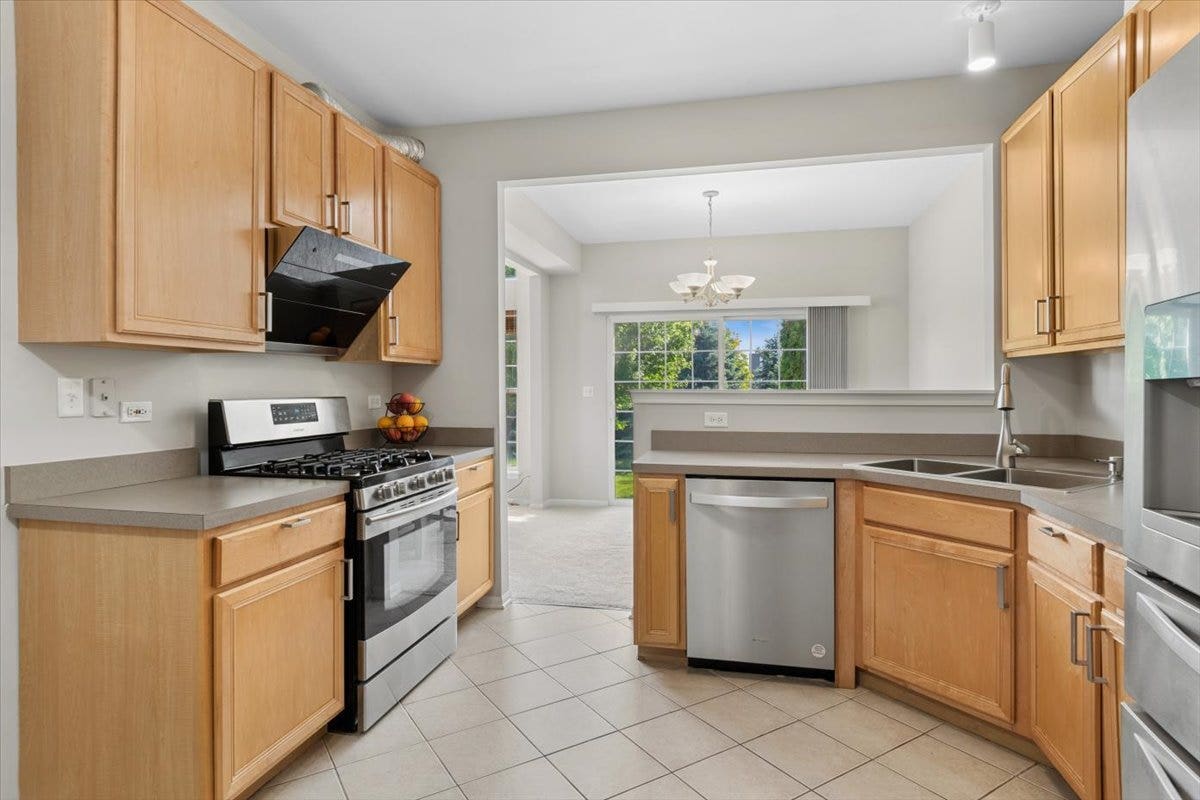 19 Lily Court, #19, Bolingbrook, IL 60440