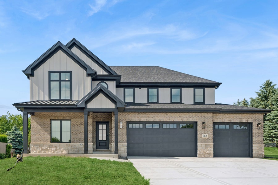 Property photo for 12810 W Beaver Lake Drive, Homer Glen, IL
