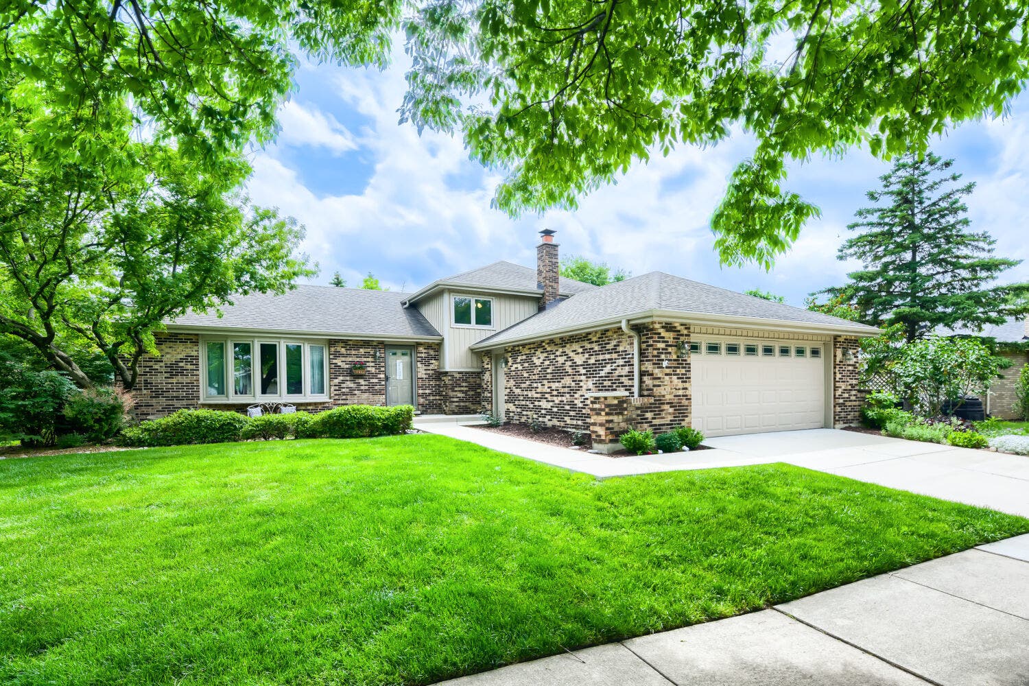 1325 Hawkins Avenue, Downers Grove, IL 60516 1325 Hawkins Avenue, Downers Grove, IL 60516