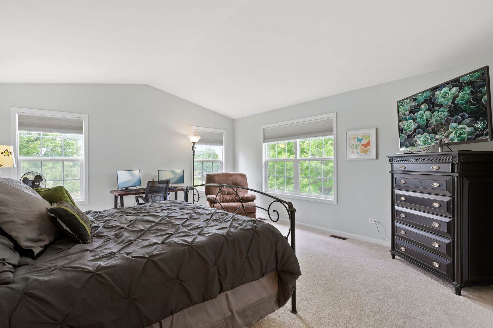 1116 Loganbury Court, Elgin, IL 60120