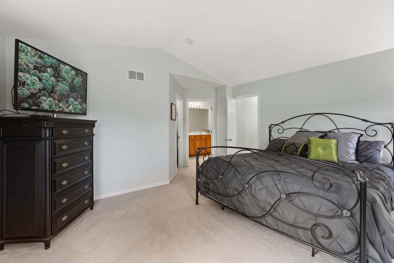 1116 Loganbury Court, Elgin, IL 60120