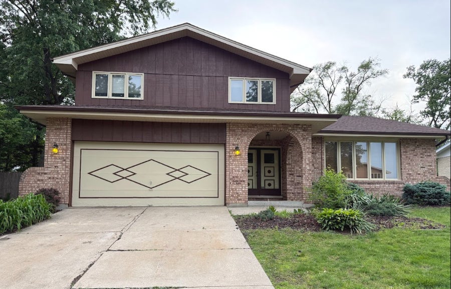 Property photo for 10158 S 87th Court, Palos Hills, IL