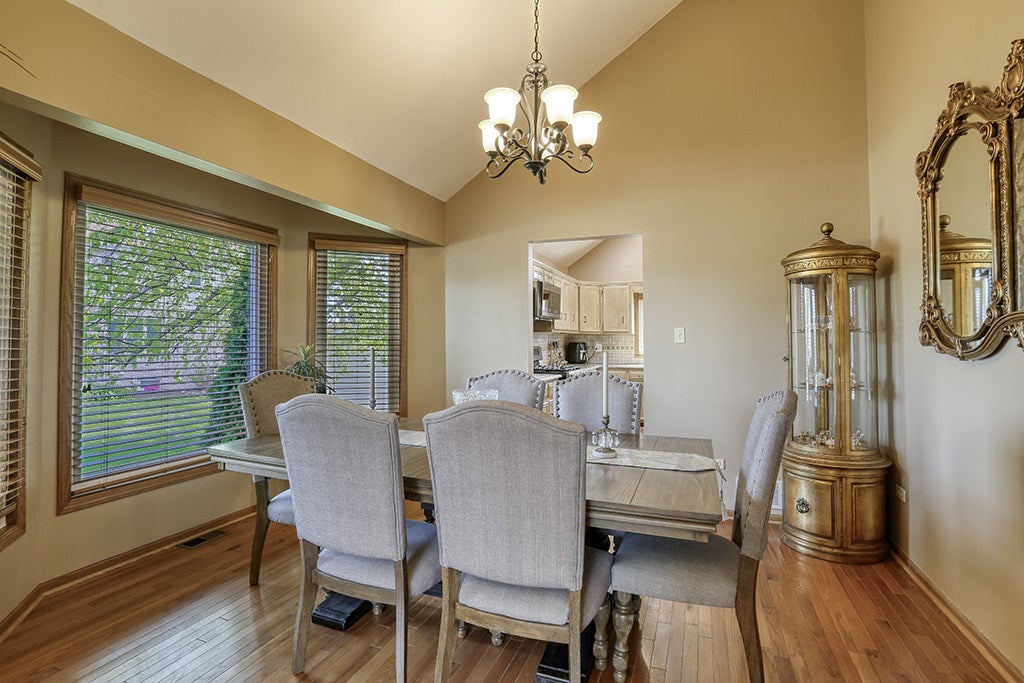 18013 Alice Lane, Orland Park, IL 60467 18013 Alice Lane, Orland Park, IL 60467