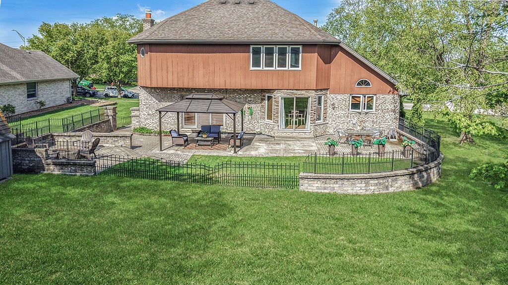 18013 Alice Lane, Orland Park, IL 60467 18013 Alice Lane, Orland Park, IL 60467