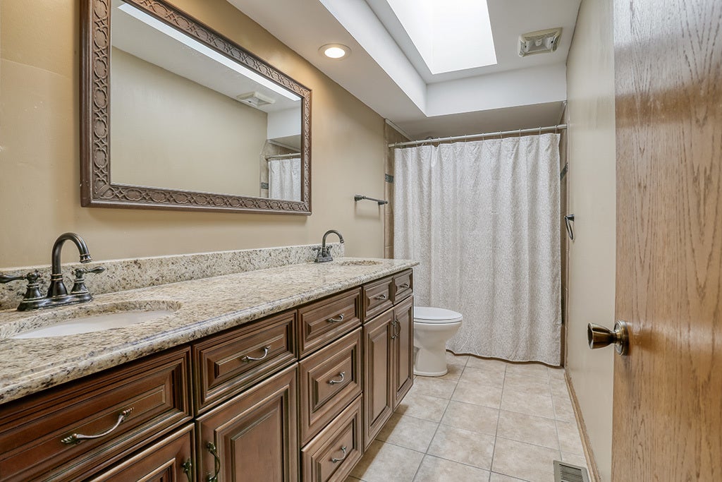 18013 Alice Lane, Orland Park, IL 60467 18013 Alice Lane, Orland Park, IL 60467