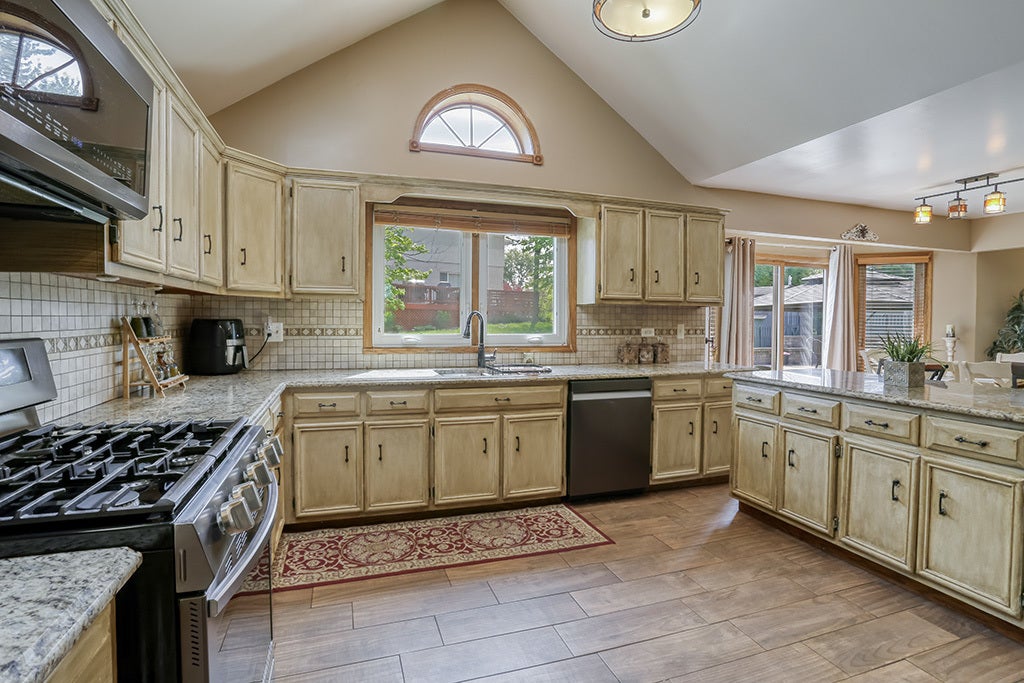 18013 Alice Lane, Orland Park, IL 60467 18013 Alice Lane, Orland Park, IL 60467