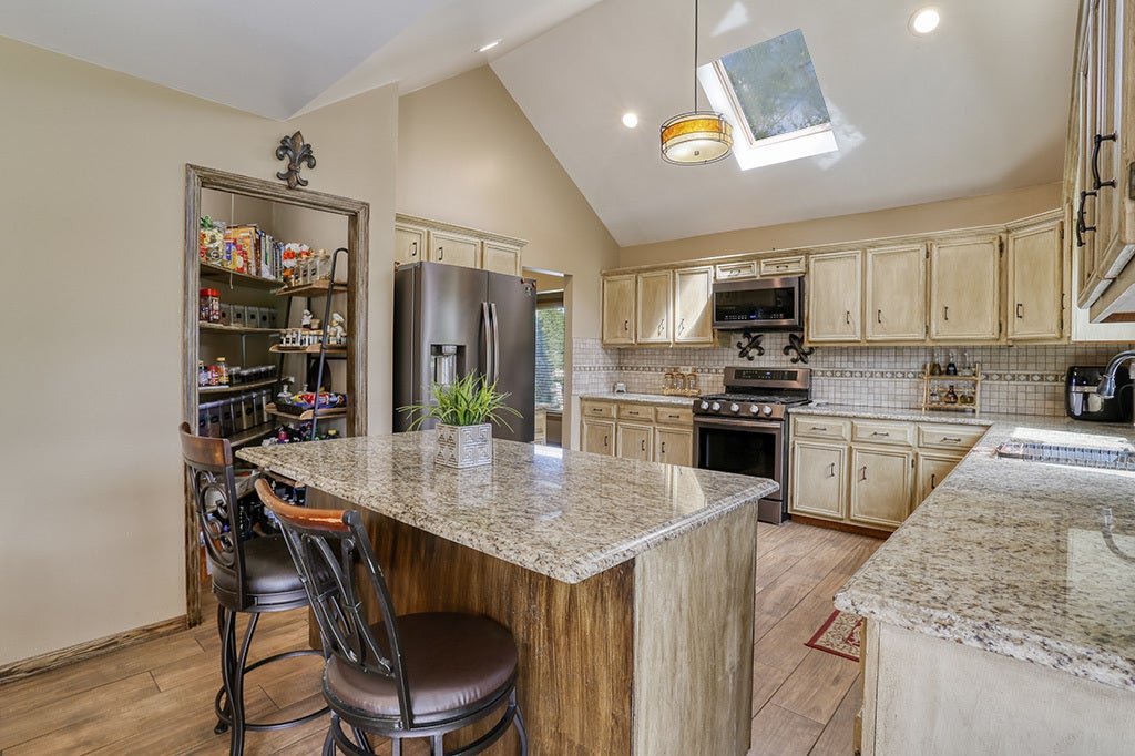 18013 Alice Lane, Orland Park, IL 60467 18013 Alice Lane, Orland Park, IL 60467