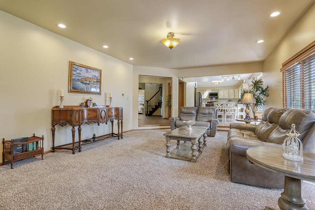 18013 Alice Lane, Orland Park, IL 60467 18013 Alice Lane, Orland Park, IL 60467