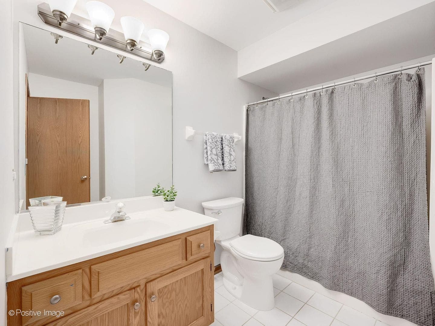 2255 Durand Drive, Downers Grove, IL 60515 2255 Durand Drive, Downers Grove, IL 60515
