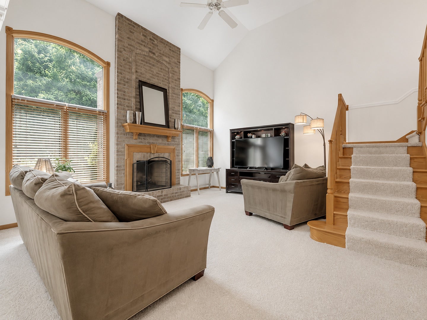 2255 Durand Drive, Downers Grove, IL 60515 2255 Durand Drive, Downers Grove, IL 60515