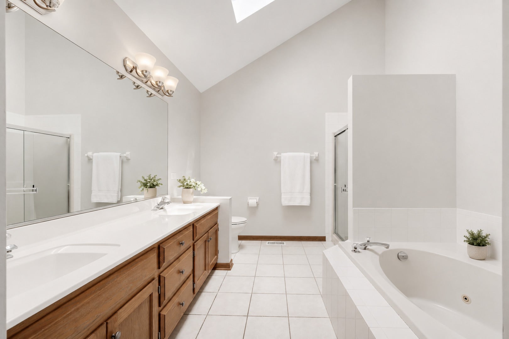 2255 Durand Drive, Downers Grove, IL 60515 2255 Durand Drive, Downers Grove, IL 60515