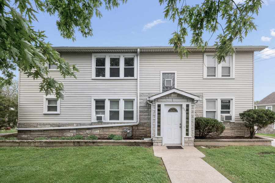 Property photo for 607 Walnut Street, Lemont, IL