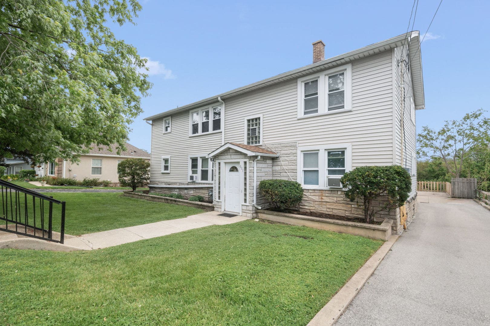 607 Walnut Street, Lemont, IL 60439 607 Walnut Street, Lemont, IL 60439