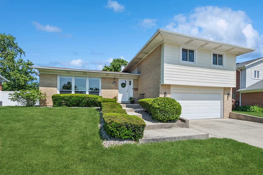 Property photo for 15321 Oak Road, Oak Forest, IL