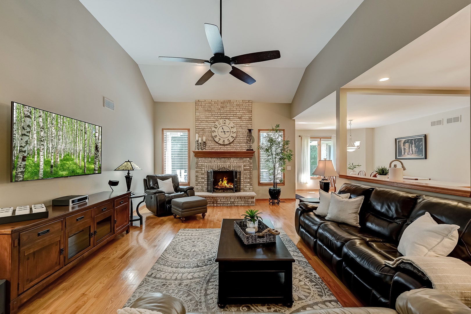 Great Room w/high ceilings