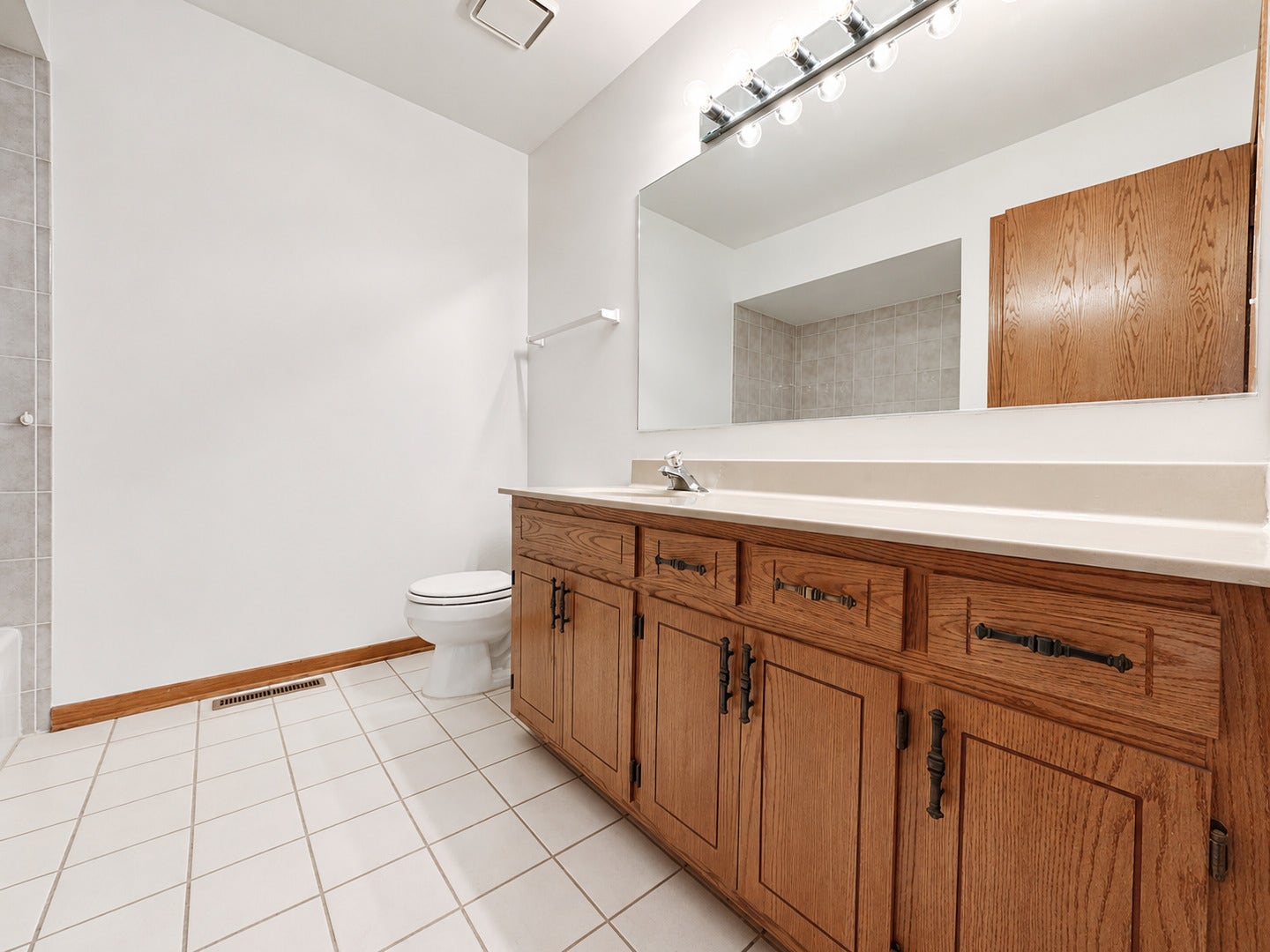18222 Michigan Court, Orland Park, IL 60467 18222 Michigan Court, Orland Park, IL 60467