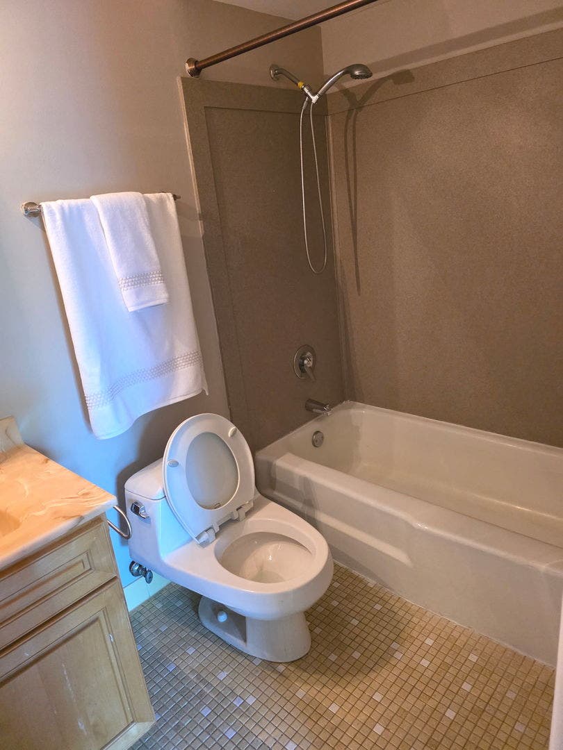 7303 Grand Avenue, #AA-205, Downers Grove, IL 60516 7303 Grand Avenue, #AA-205, Downers Grove, IL 60516