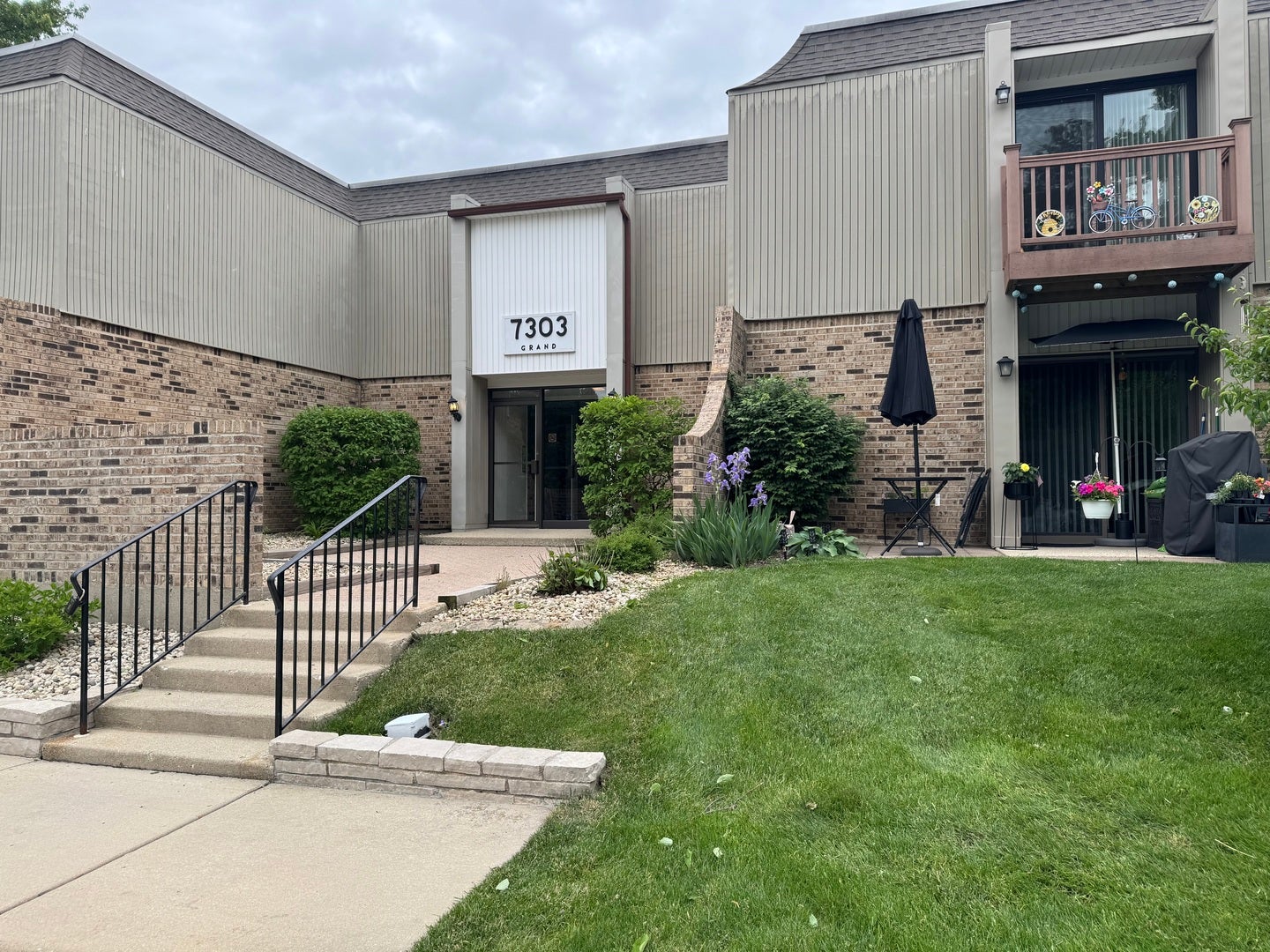 7303 Grand Avenue, #AA-205, Downers Grove, IL 60516 7303 Grand Avenue, #AA-205, Downers Grove, IL 60516