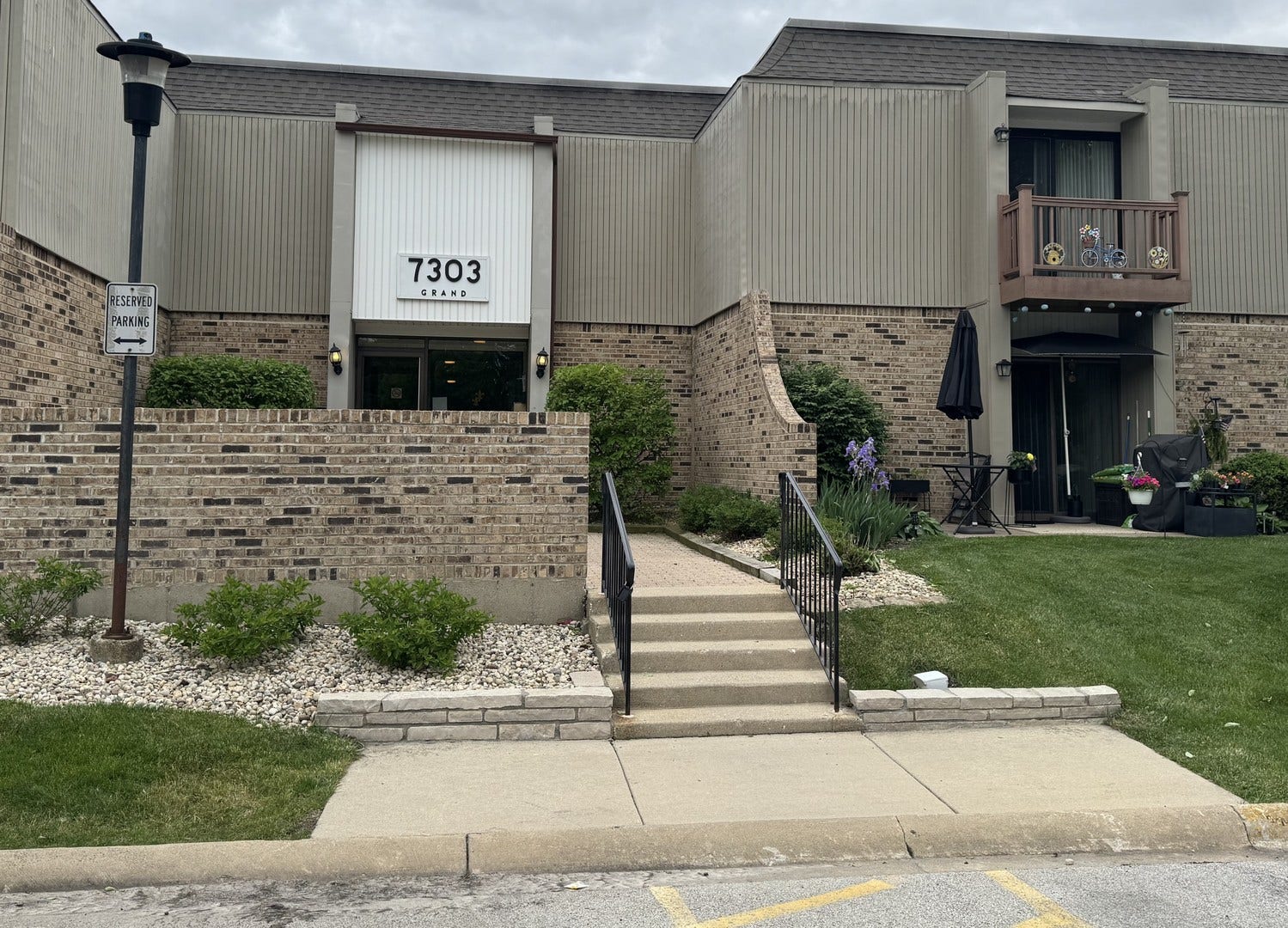 7303 Grand Avenue, #AA-205, Downers Grove, IL 60516 7303 Grand Avenue, #AA-205, Downers Grove, IL 60516