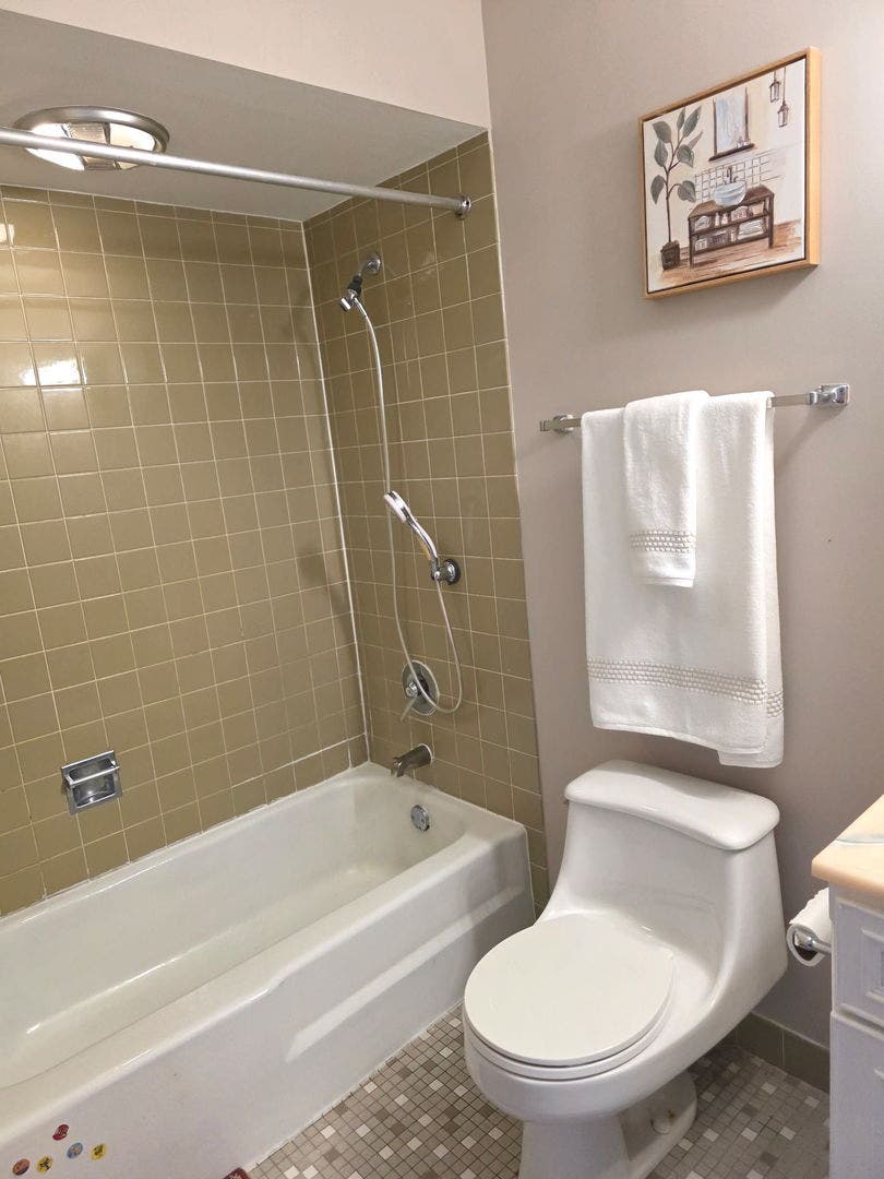 7303 Grand Avenue, #AA-205, Downers Grove, IL 60516 7303 Grand Avenue, #AA-205, Downers Grove, IL 60516