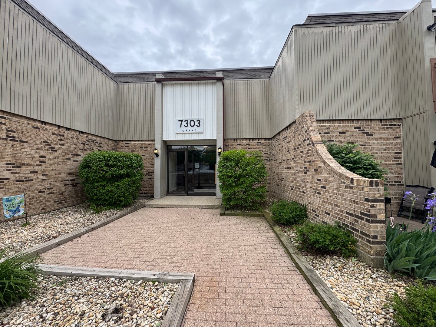 7303 Grand Avenue, #AA-205, Downers Grove, IL 60516 7303 Grand Avenue, #AA-205, Downers Grove, IL 60516