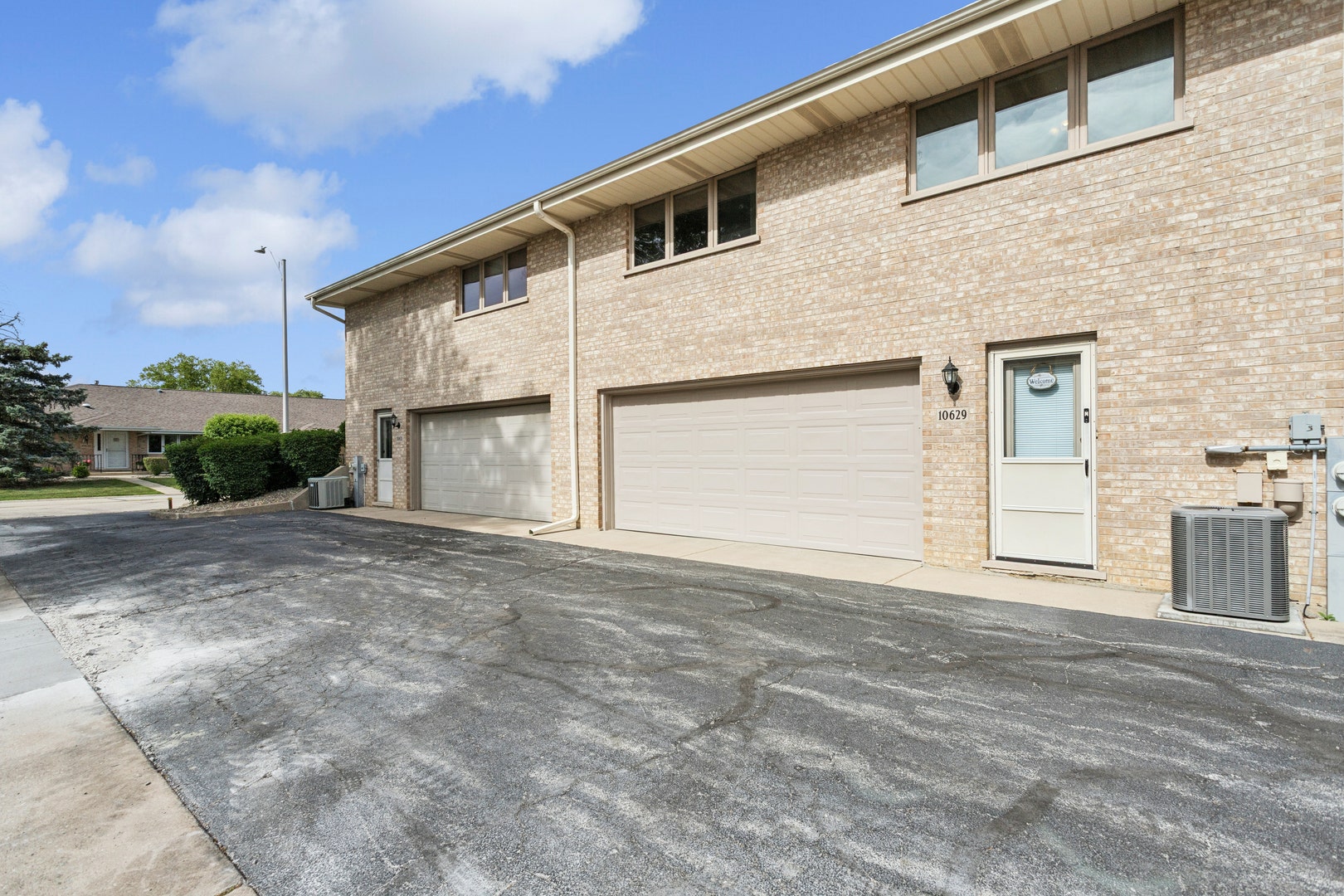 10629 Lynn Drive, #115, Orland Park, IL 60467 10629 Lynn Drive, #115, Orland Park, IL 60467