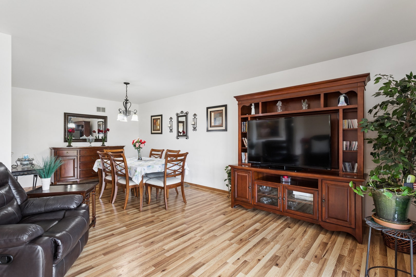 10629 Lynn Drive, #115, Orland Park, IL 60467 10629 Lynn Drive, #115, Orland Park, IL 60467
