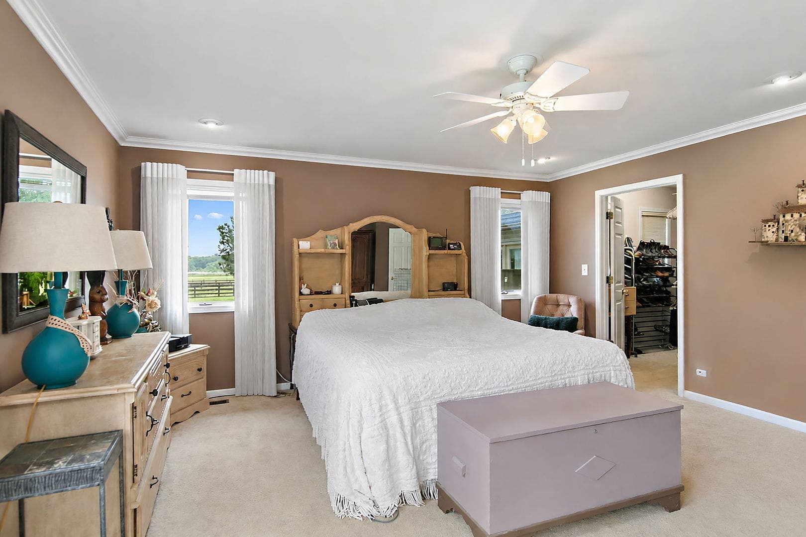 12N185 Muirhead Road, Elgin, IL 60123 16' x19'