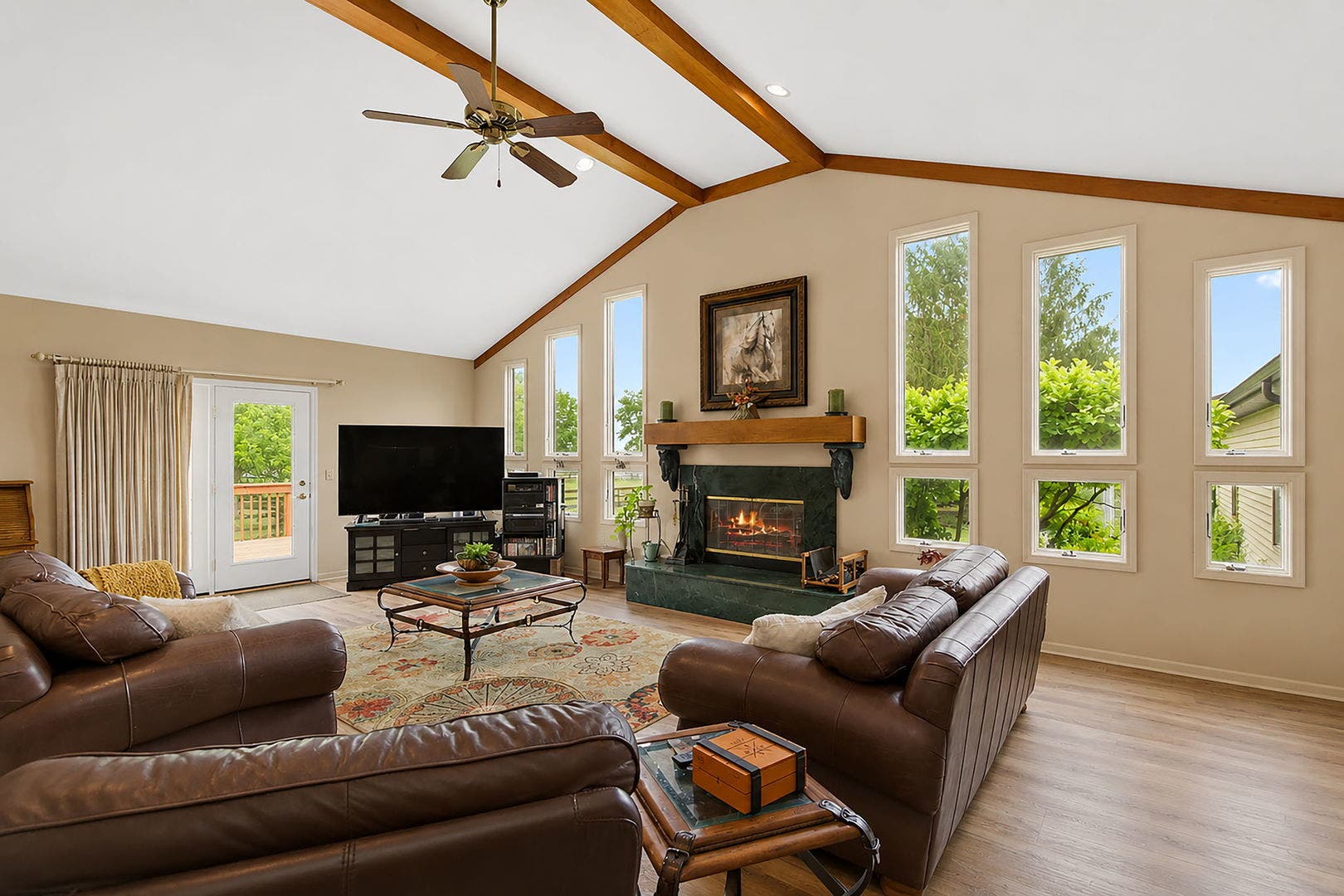 12N185 Muirhead Road, Elgin, IL 60123 28' x 19'