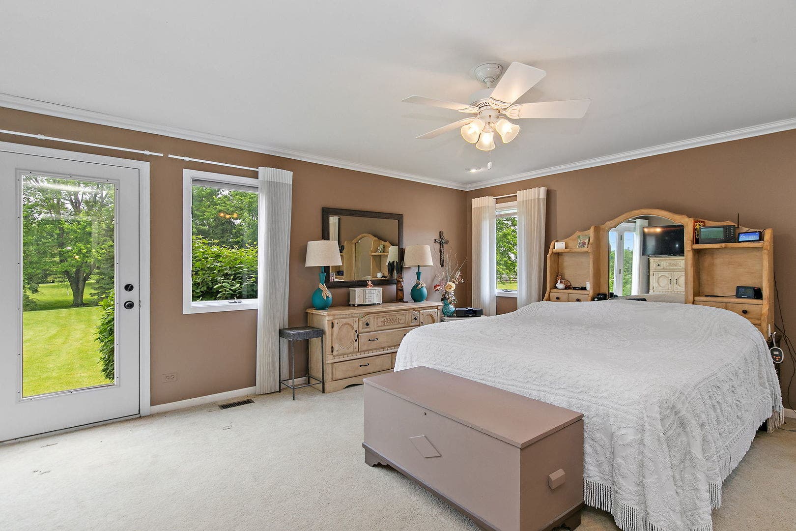 12N185 Muirhead Road, Elgin, IL 60123 16' x 19'