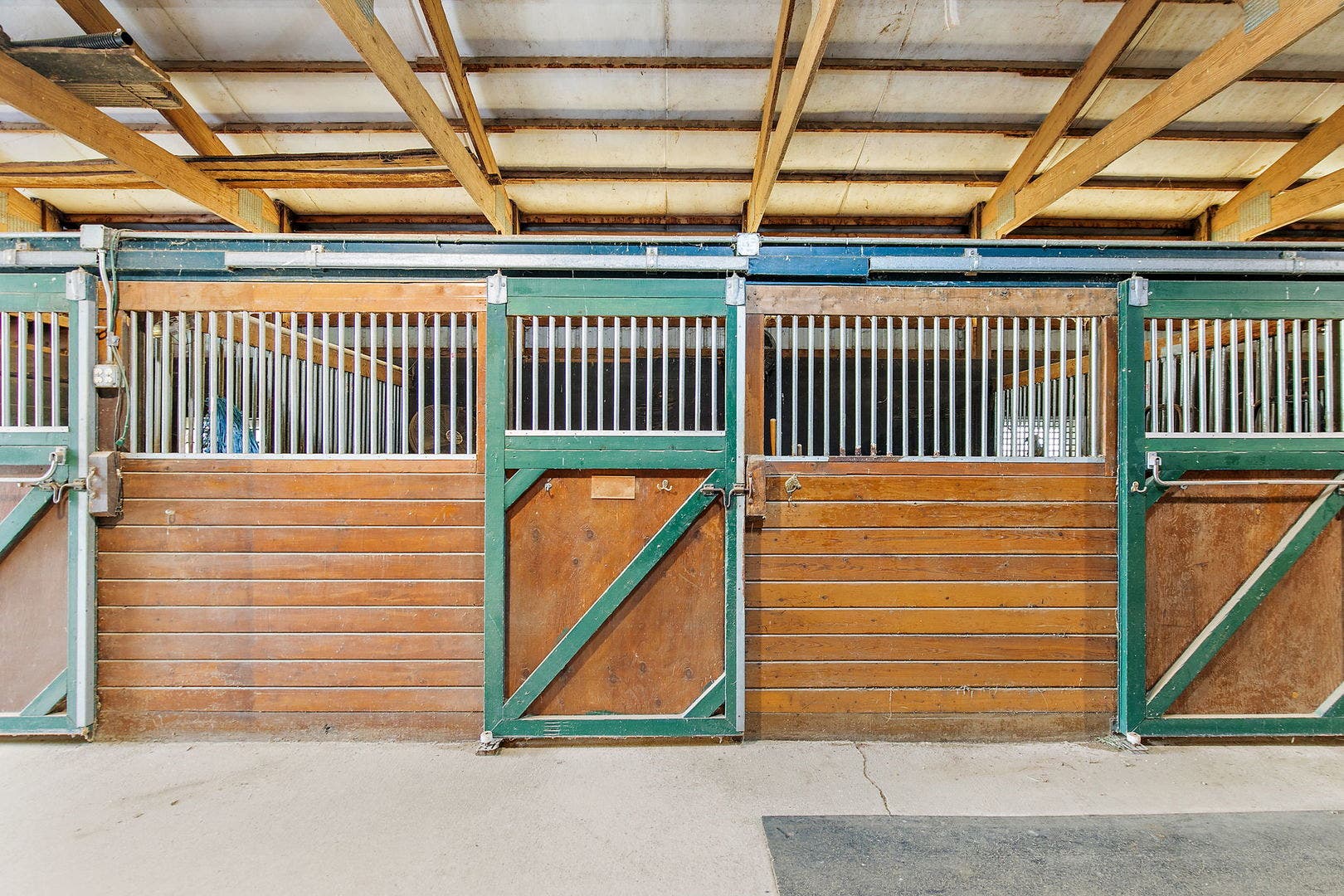 12N185 Muirhead Road, Elgin, IL 60123 13 Tongue and Groove Stalls; fulled matted